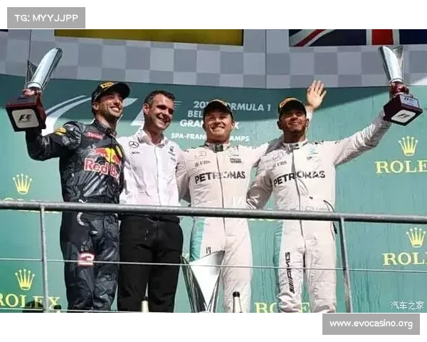 F1大奖赛迎来决赛全队士气高涨誓夺冠军奋勇向前 F1大奖赛迎来决赛全队士气高涨誓夺冠军奋勇向前