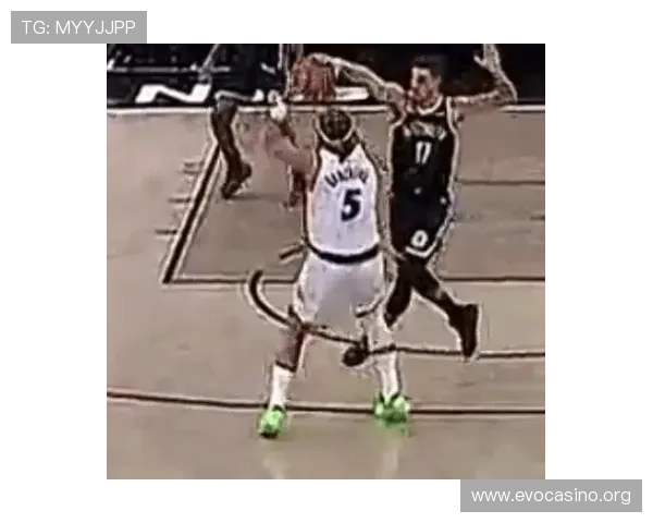 绝杀踩线暴扣震撼全场裁判惊叹球迷狂呼不已 绝杀踩线暴扣震撼全场裁判惊叹球迷狂呼不已