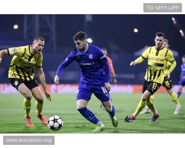 罗马诺最新称科莫与萨格勒布迪纳摩加速推进巴图里纳转会深度谈判