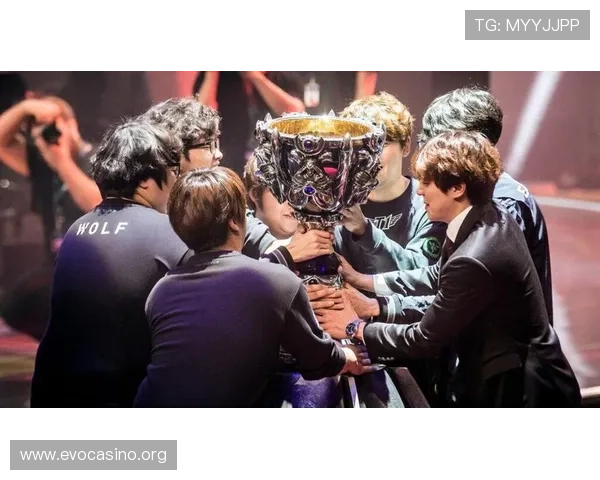 英雄联盟赛场上高喊MVP的感人瞬间 镜头定格英雄荣耀时刻 英雄联盟赛场上高喊MVP的感人瞬间 镜头定格英雄荣耀时刻