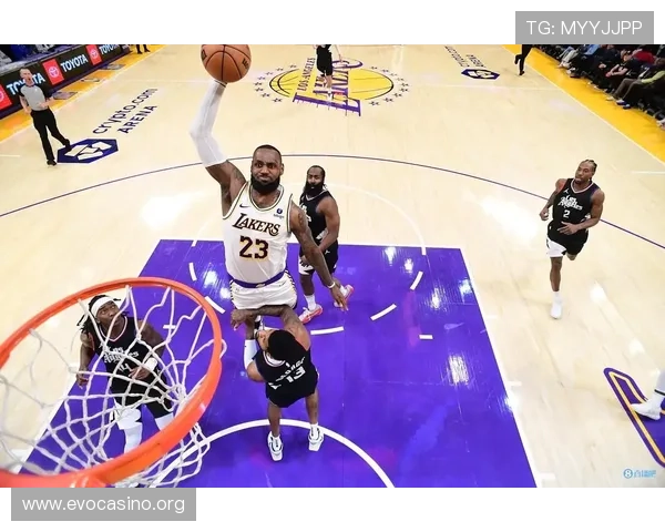 詹姆斯隔空回应对手挑衅一句话霸气回怼展现王者风范